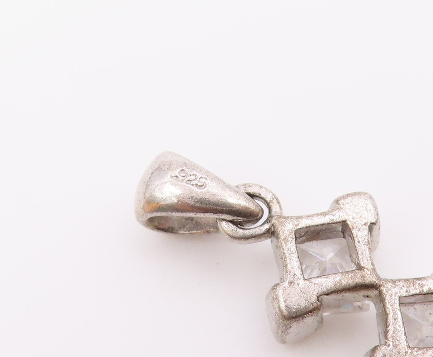 925 Sterling Silver  Vintage Sparkling Cubic Zirconia Vertical Pendant PT18481