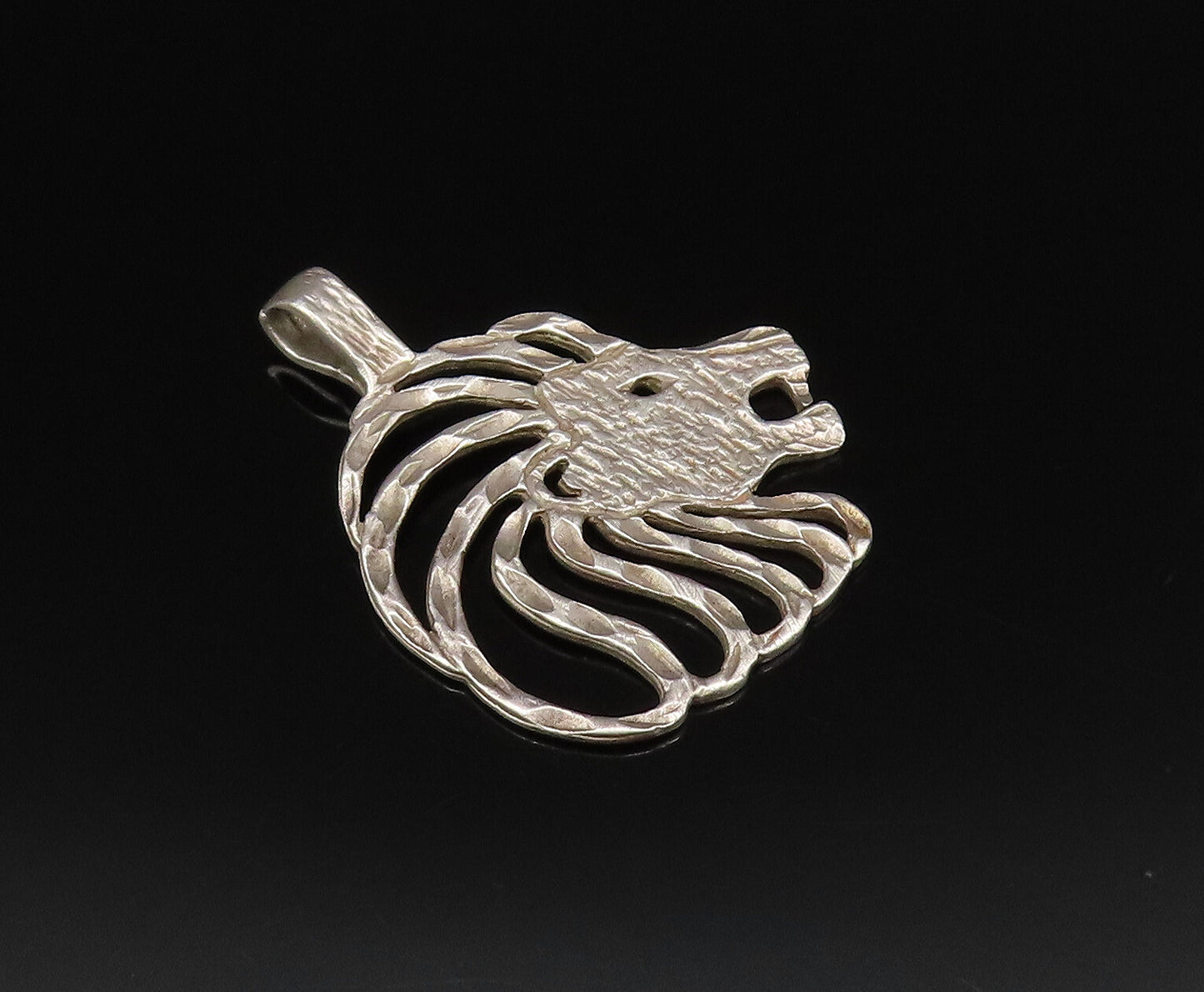 925 Sterling Silver  Vintage Openwork Textured Lion Head Pendant  PT21446