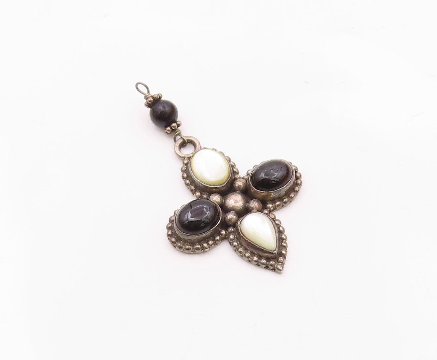 925 Sterling Silver  Vintage Mother Of Pearl & Black Onyx Pendant  PT15690