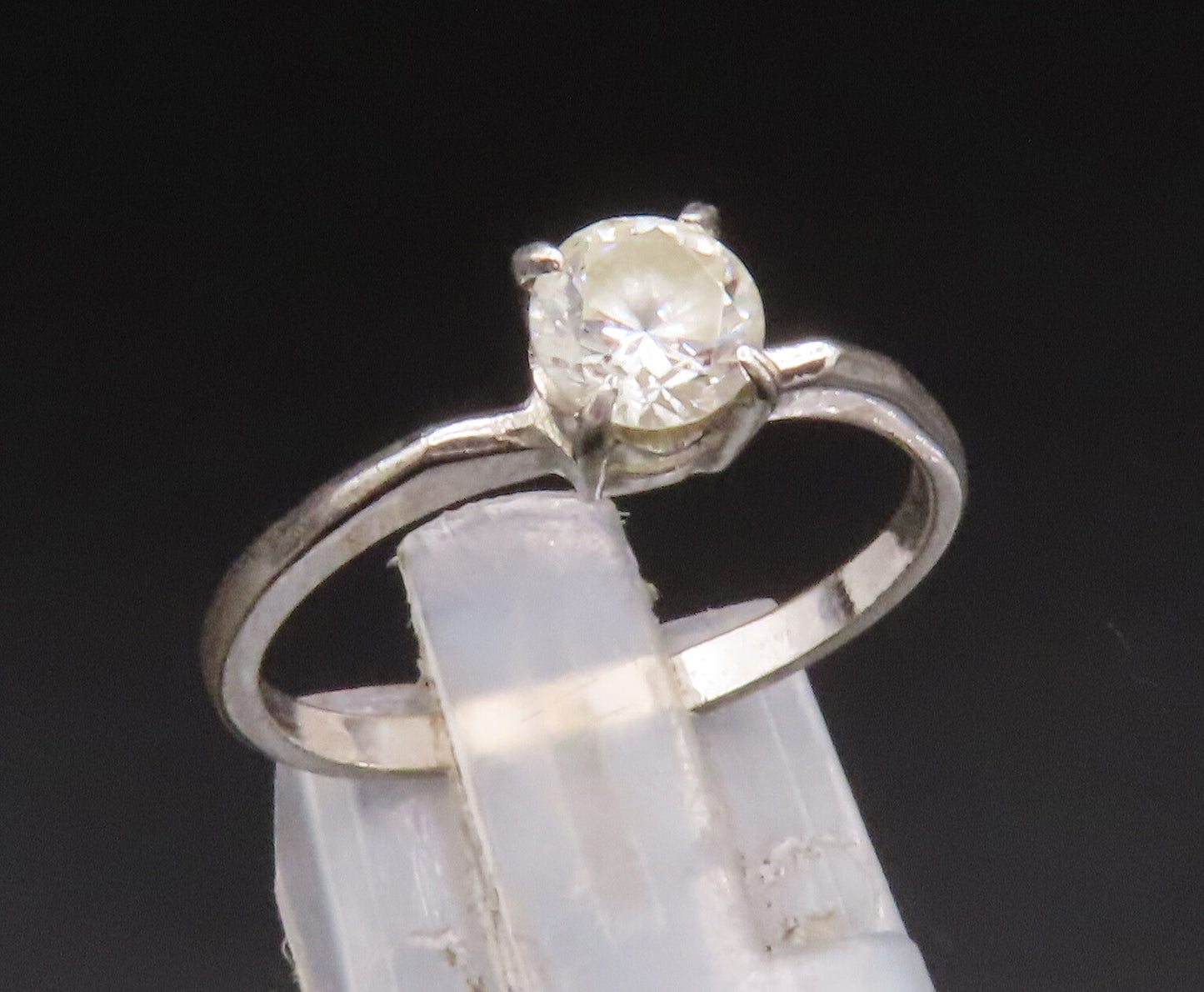 925 Sterling Silver  Vintage Solitaire Cubic Zirconia Ring Sz 8  RG25075