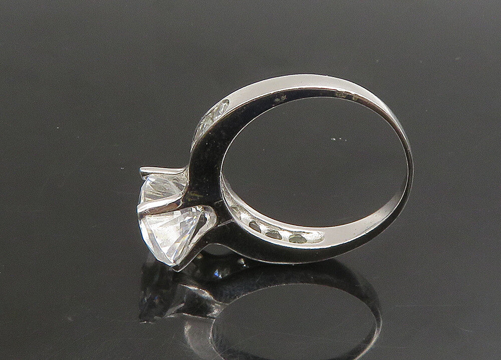 925 Sterling Silver   Vintage Shiny Cubic Zirconia Solitaire Ring Sz 7 RG23358