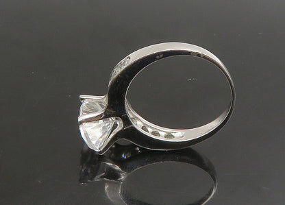 925 Sterling Silver   Vintage Shiny Cubic Zirconia Solitaire Ring Sz 7 RG23358
