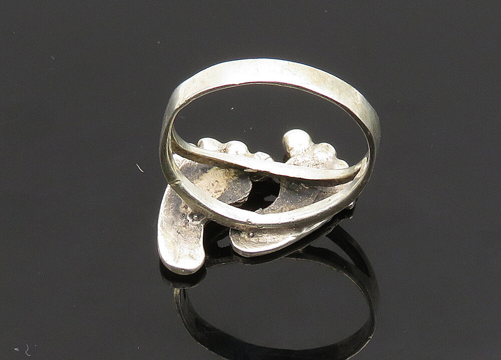 925 Sterling Silver  Vintage Shiny Footprints Motif Band Ring Sz 7  RG19899