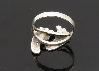 925 Sterling Silver  Vintage Shiny Footprints Motif Band Ring Sz 7  RG19899