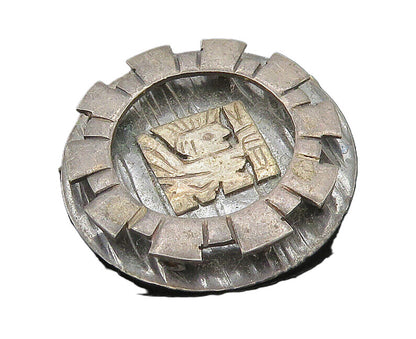 925 Sterling Silver  Vintage Oxidized Warrior Detail Round Brooch Pin  BP7249