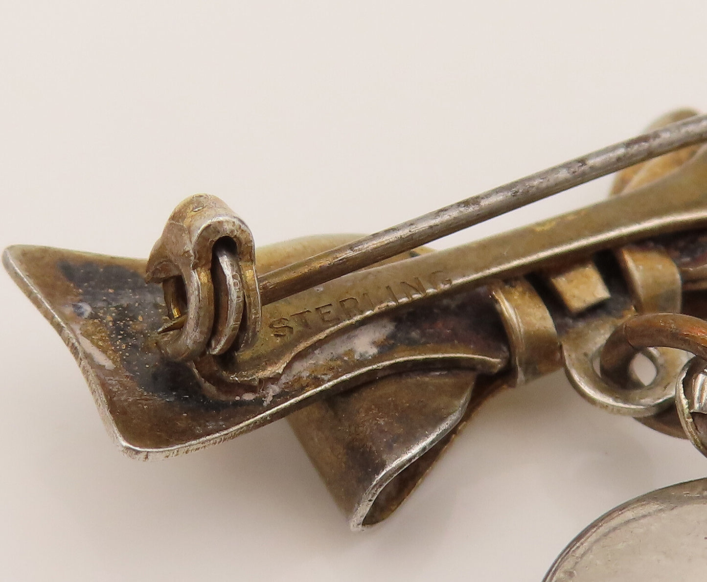 925 Silver  Vintage US Army Ribbon Love Heart Brooch Pin (OPENS)  BP10203