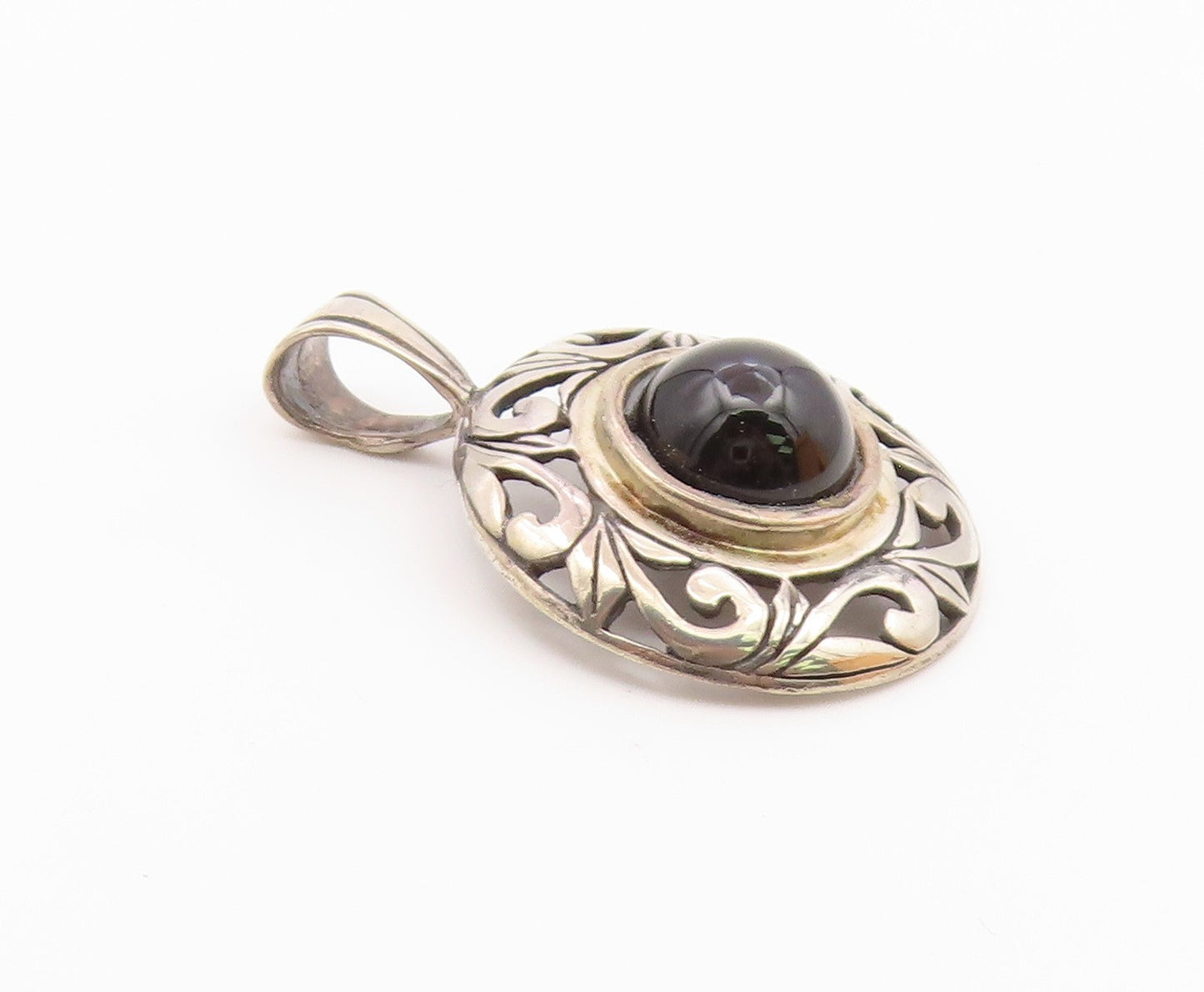 JEZLAINE 925 Sterling Silver  Vintage Black Onyx Swirl Border Pendant  PT16447