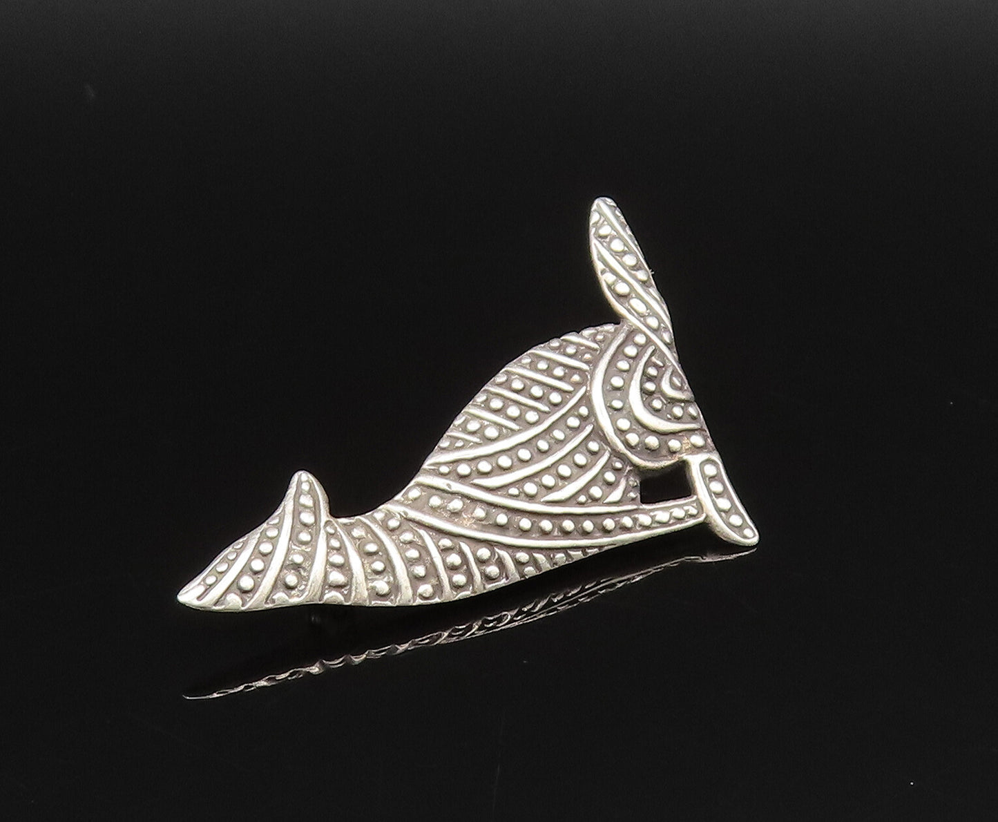 925 Sterling Silver  Vintage Dotted Howling Wolf Dog Brooch Pin  BP9694