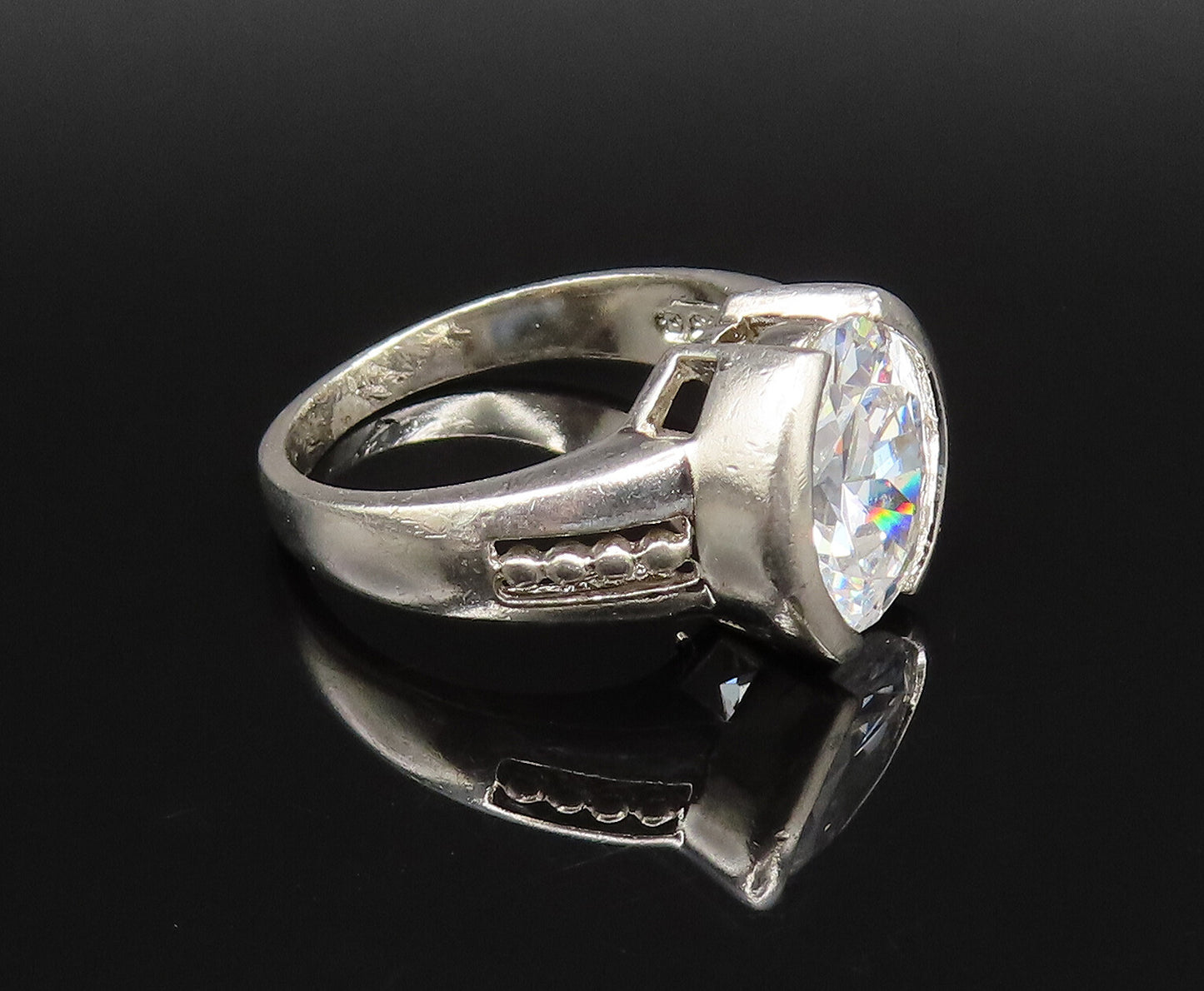 925 Silver  Vintage Inlaid Oval Cubic Zirconia Dotted Shank Ring Sz 8  RG25703