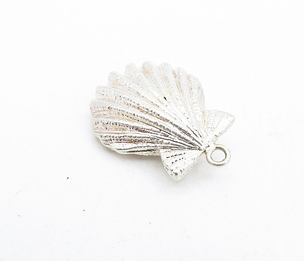 925 Sterling Silver  Vintage Shiny Etched Hollow Clam Shell Pendant  PT3651
