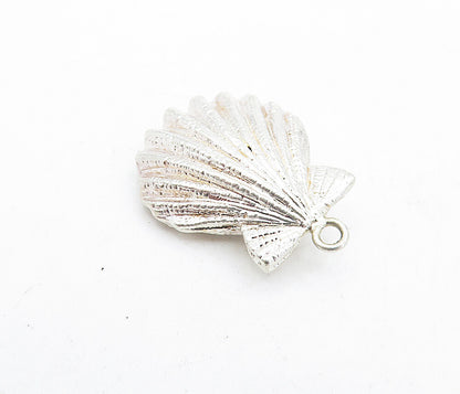 925 Sterling Silver  Vintage Shiny Etched Hollow Clam Shell Pendant  PT3651