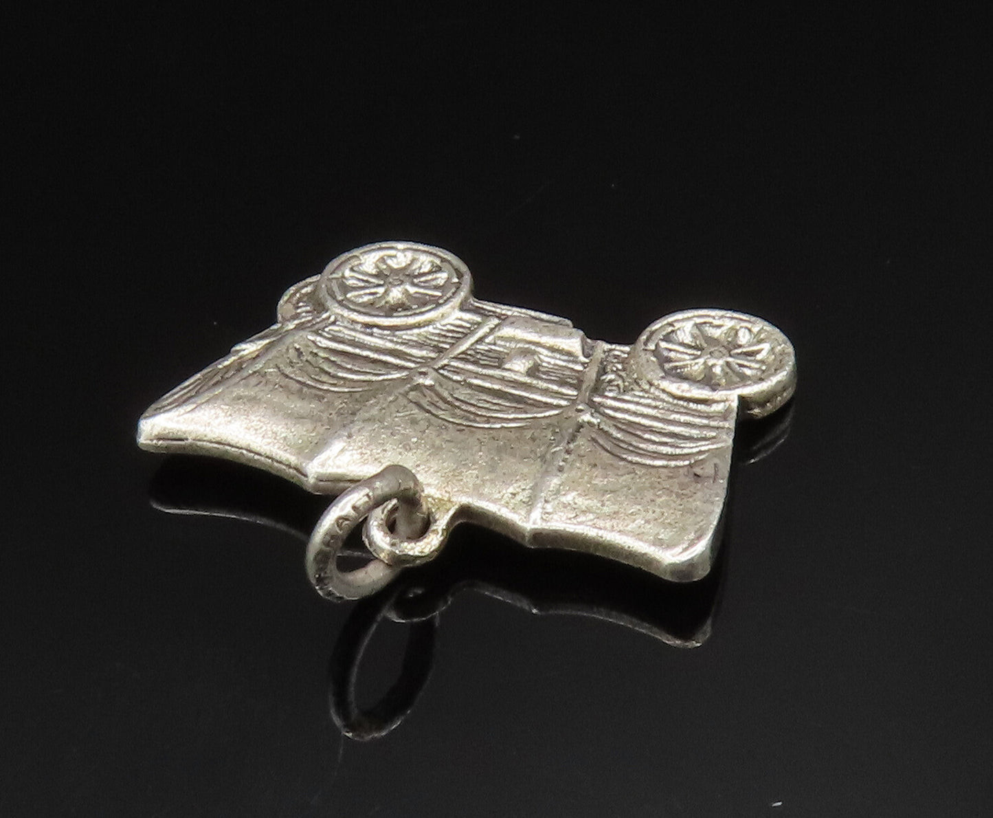 925 Silver   Vintage Flat Etched Old Fashioned Carriage Pendant  PT20587