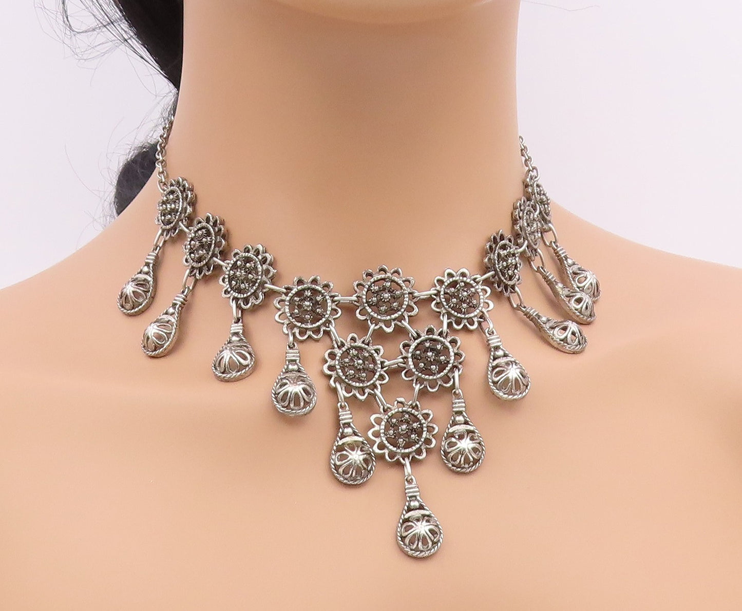 925 Sterling Silver  Vintage Dark Tone Floral Motif Chain Necklace  NE3566