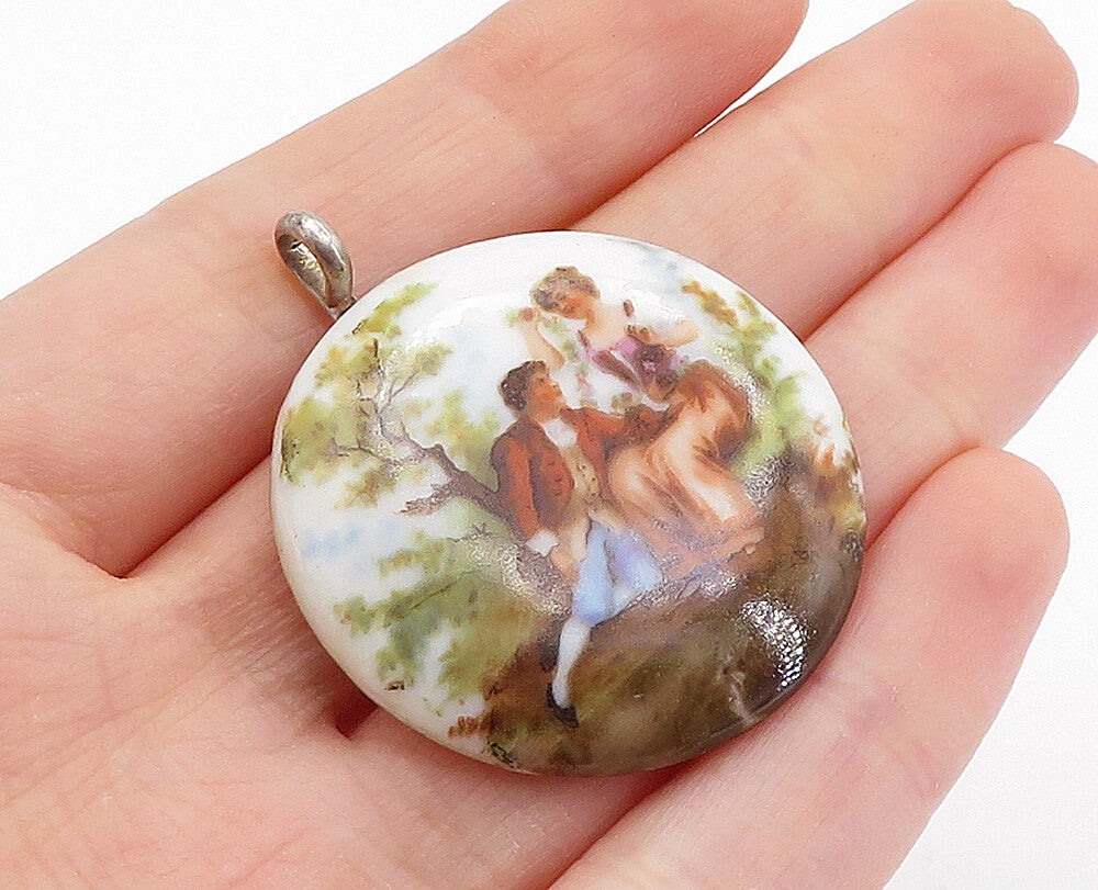 925 Sterling Silver  Vintage Happy Couple Enamel Art Scene Pendant  PT4801