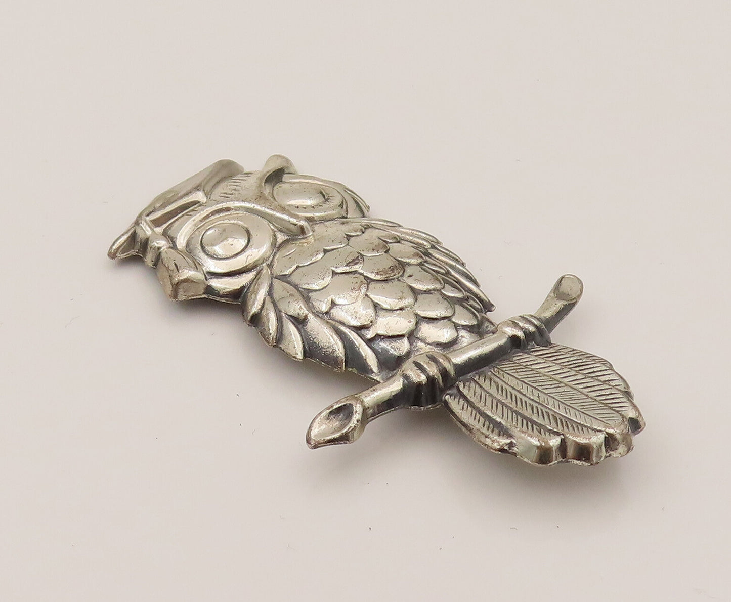 BEAU 925 Silver  Vintage Carved Standing Owl On Branch Brooch Pin  BP10219