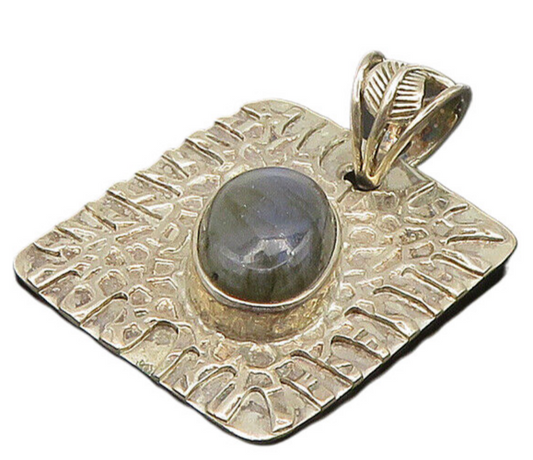 925 Sterling Silver  Vintage Cabochon Labradorite Textured Pendant  PT16621