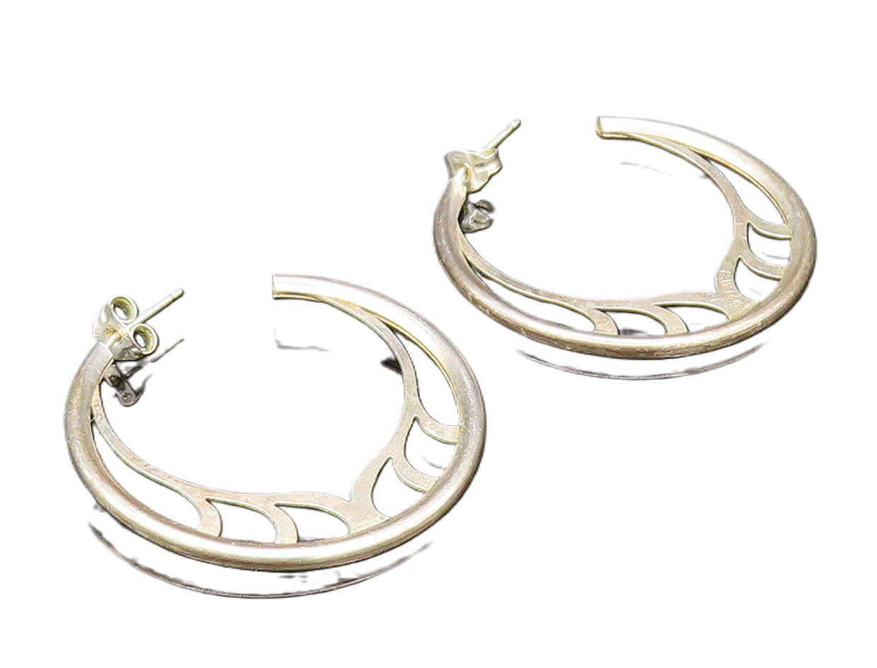DESIGNER 925 Sterling Silver Vintage Flame Cutout Motif Hoop Earrings EG11822