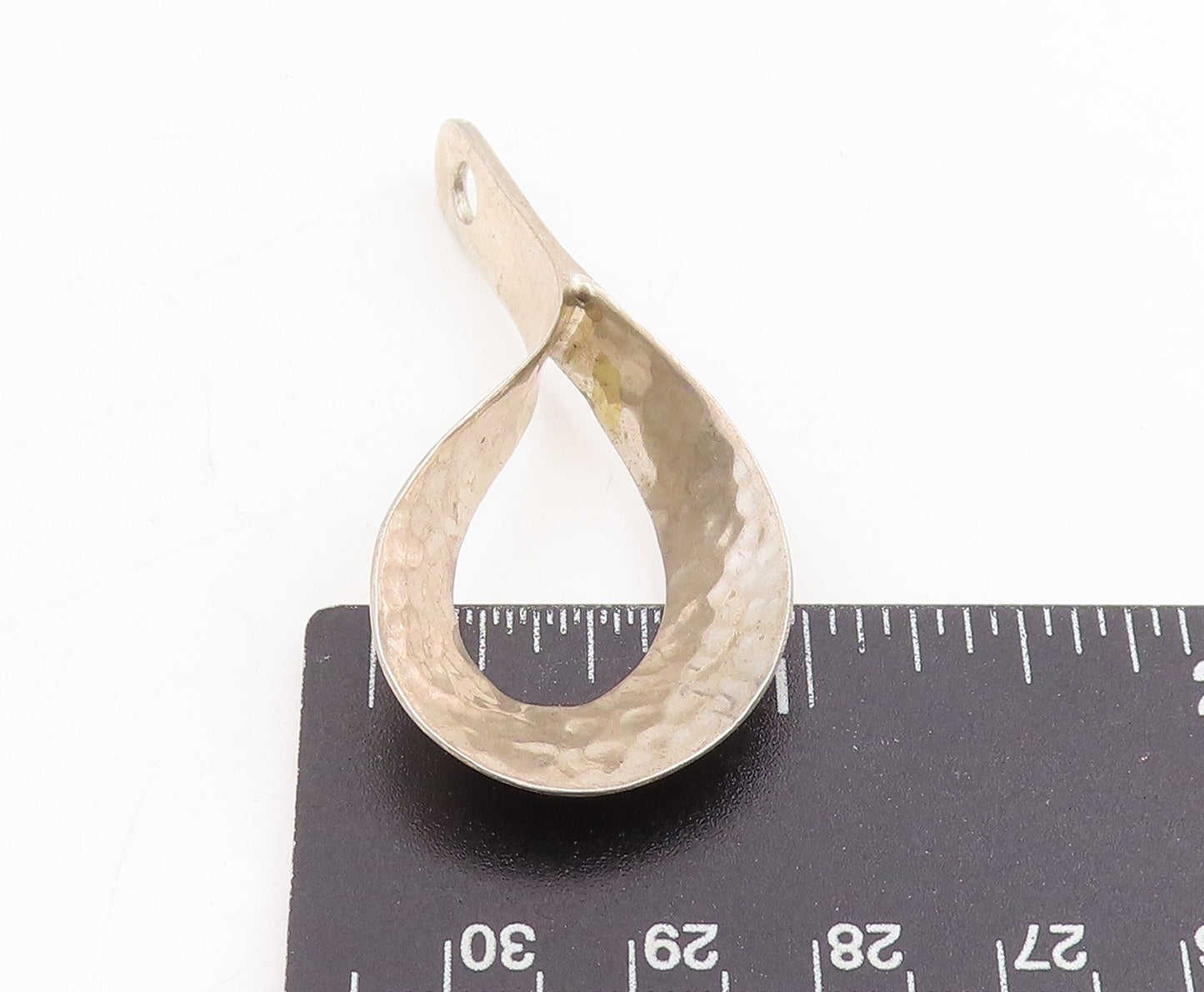 925 Sterling Silver Vintage Pendant Modernist Hammered Twisted Loop  PT25282