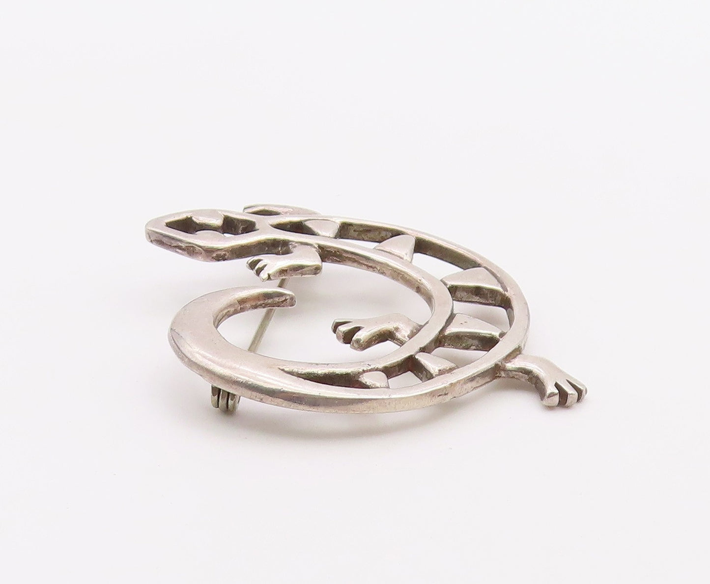 NAVAJO 925 Silver  Vintage Minimalist Coiled Lizard Cutout Brooch Pin  BP9945