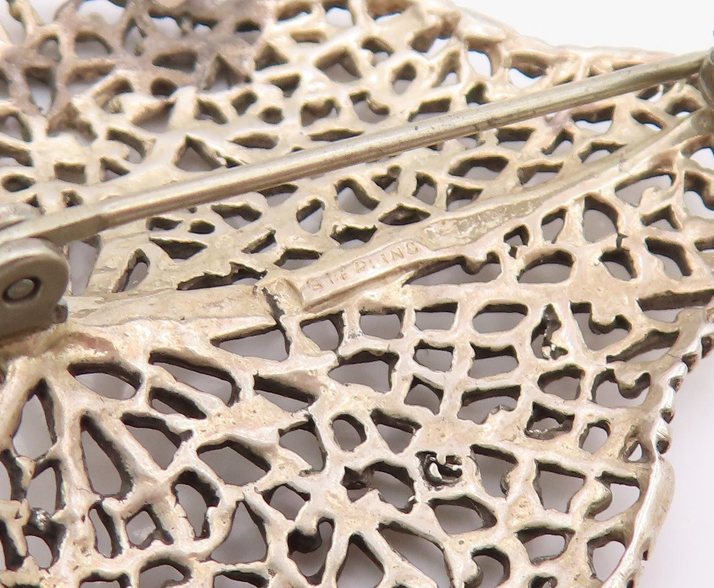 925 Sterling Silver Vintage Brooch Pin Elegant Intricate Openwork Leaf  BP12371