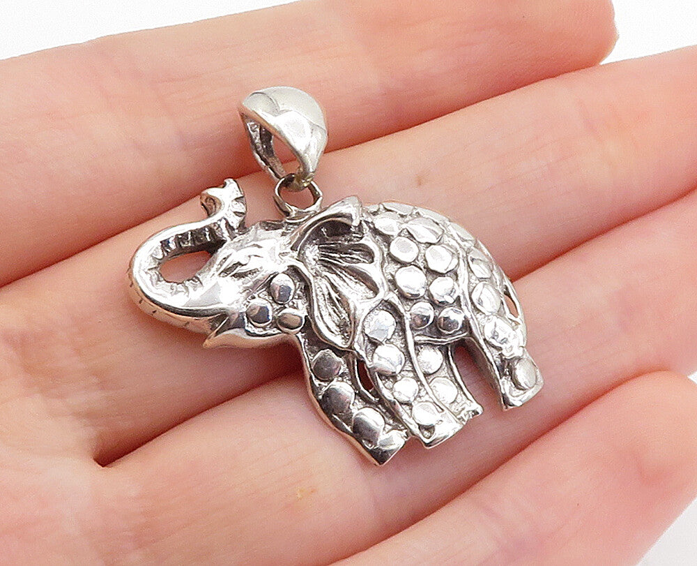 925 Sterling Silver  Vintage Circle Detail Elephant Motif Drop Pendant  PT5752