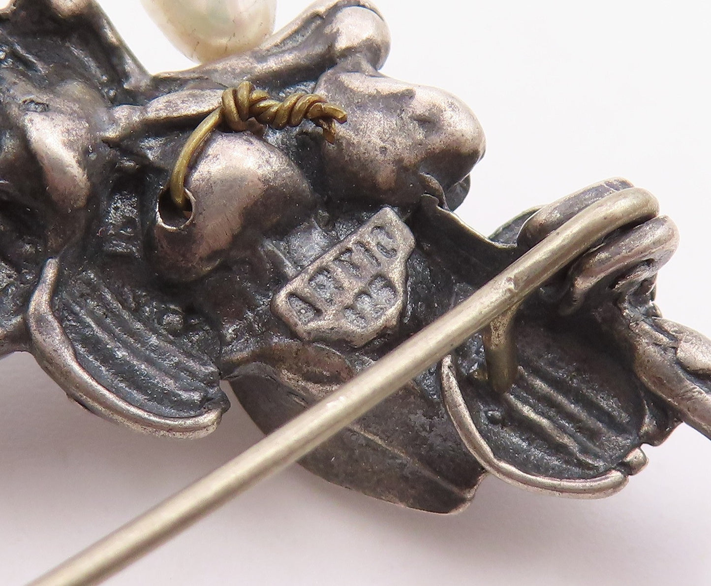 925 Sterling Silver  Vintage Petite Pearls Modernist Floral Brooch Pin  BP9111