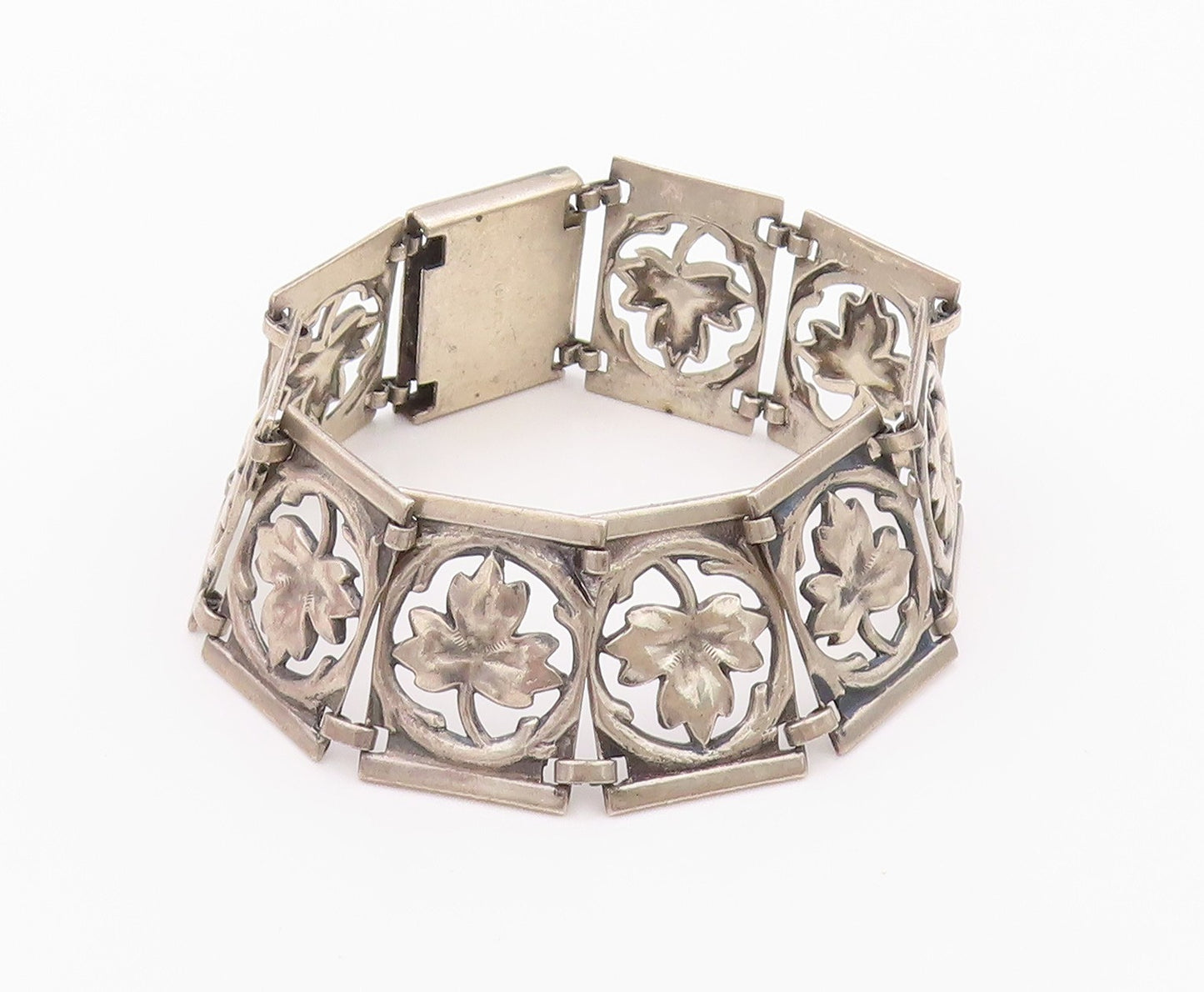 925 Sterling Silver Vintage Bracelet Cutout Maple Leaf Panel Band  BT11268