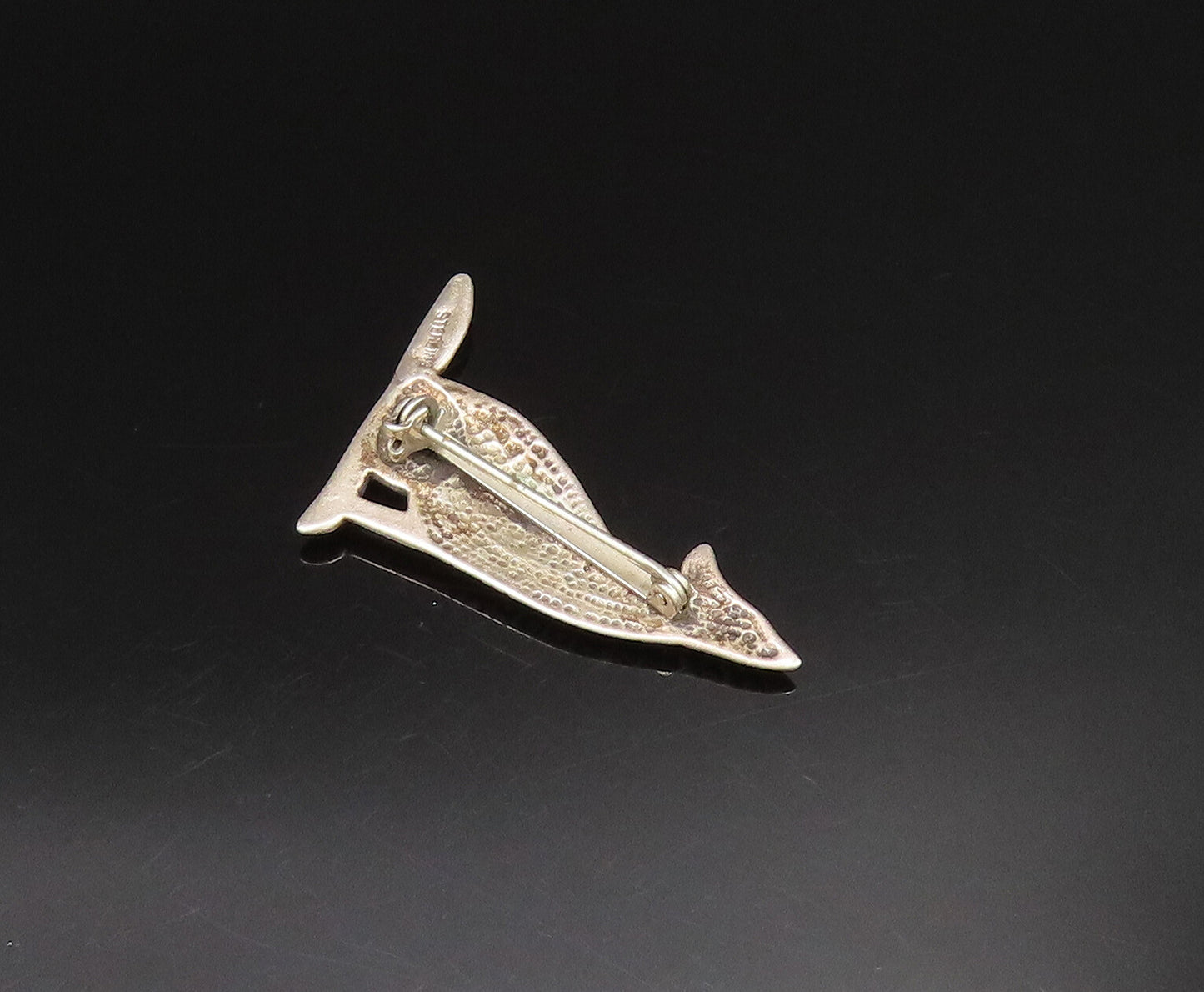 925 Sterling Silver  Vintage Dotted Howling Wolf Dog Brooch Pin  BP9694