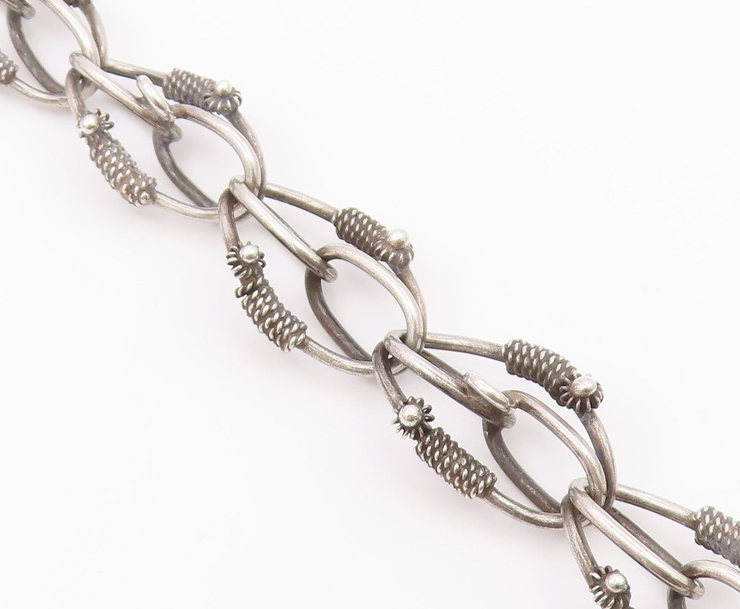 925 Silver Vintage Interlocking Rope Wrapped Twisted Circle Bracelet BT9545