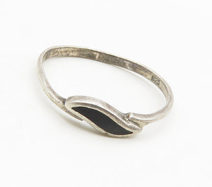 925 Sterling Silver  Vintage Inlaid Black Onyx Smooth Band Ring Sz 8  RG15591