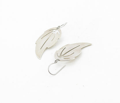 925 Sterling Silver  Vintage Shiny Cutout Detail Leaf Dangle Earrings  EG4131