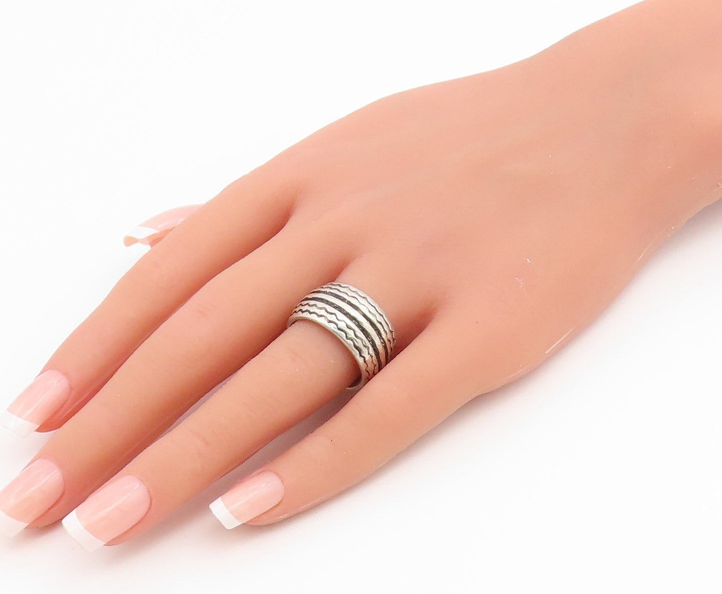 925 Sterling Silver Vintage Ring Wavy Patterned Statement Band  Sz 8  RG36769