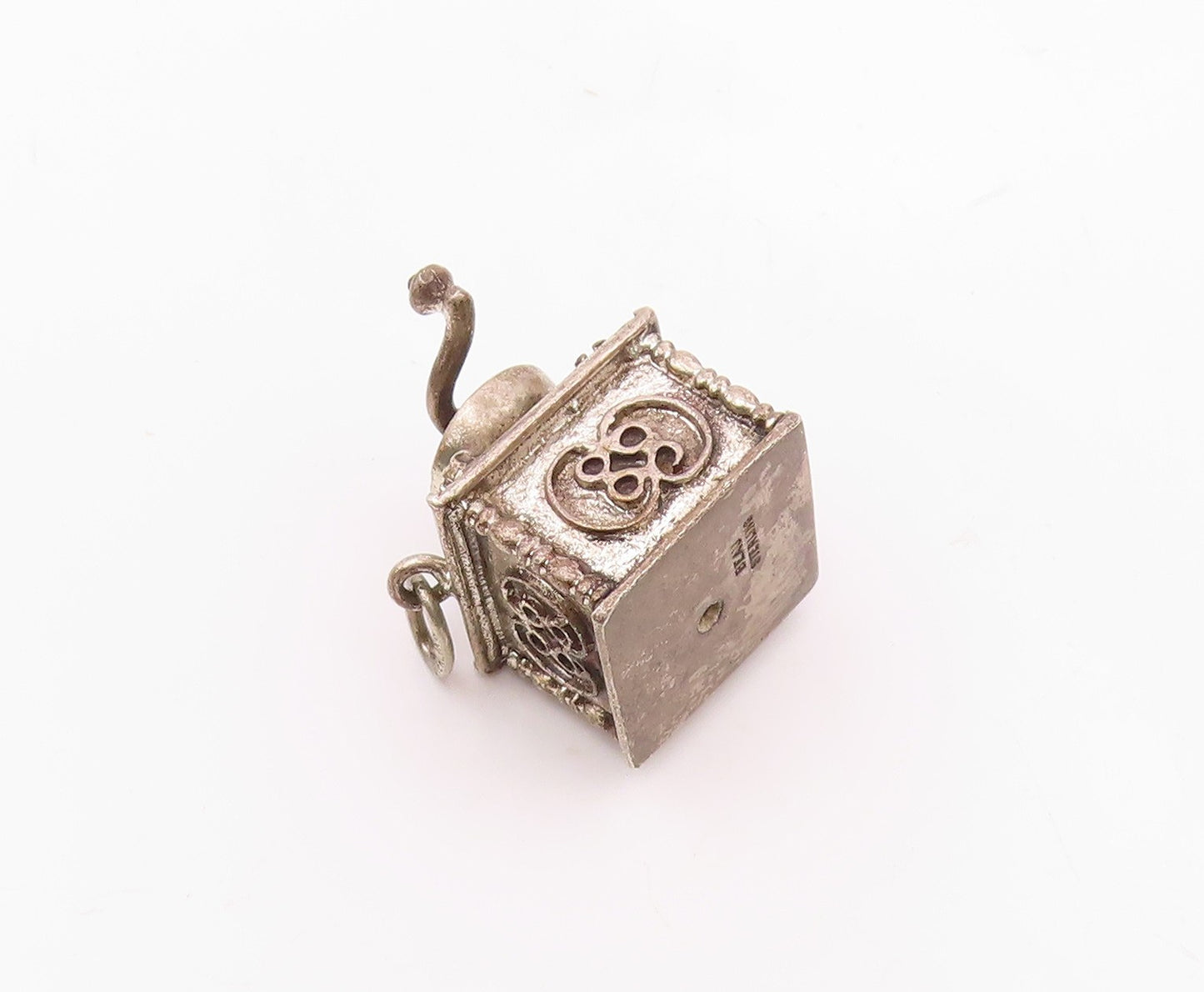 BEAU 925 Sterling Silver  Vintage Pretzel Swirl Detail Box Pendant  PT16001