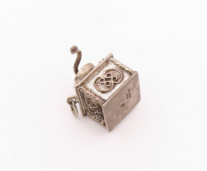 BEAU 925 Sterling Silver  Vintage Pretzel Swirl Detail Box Pendant  PT16001
