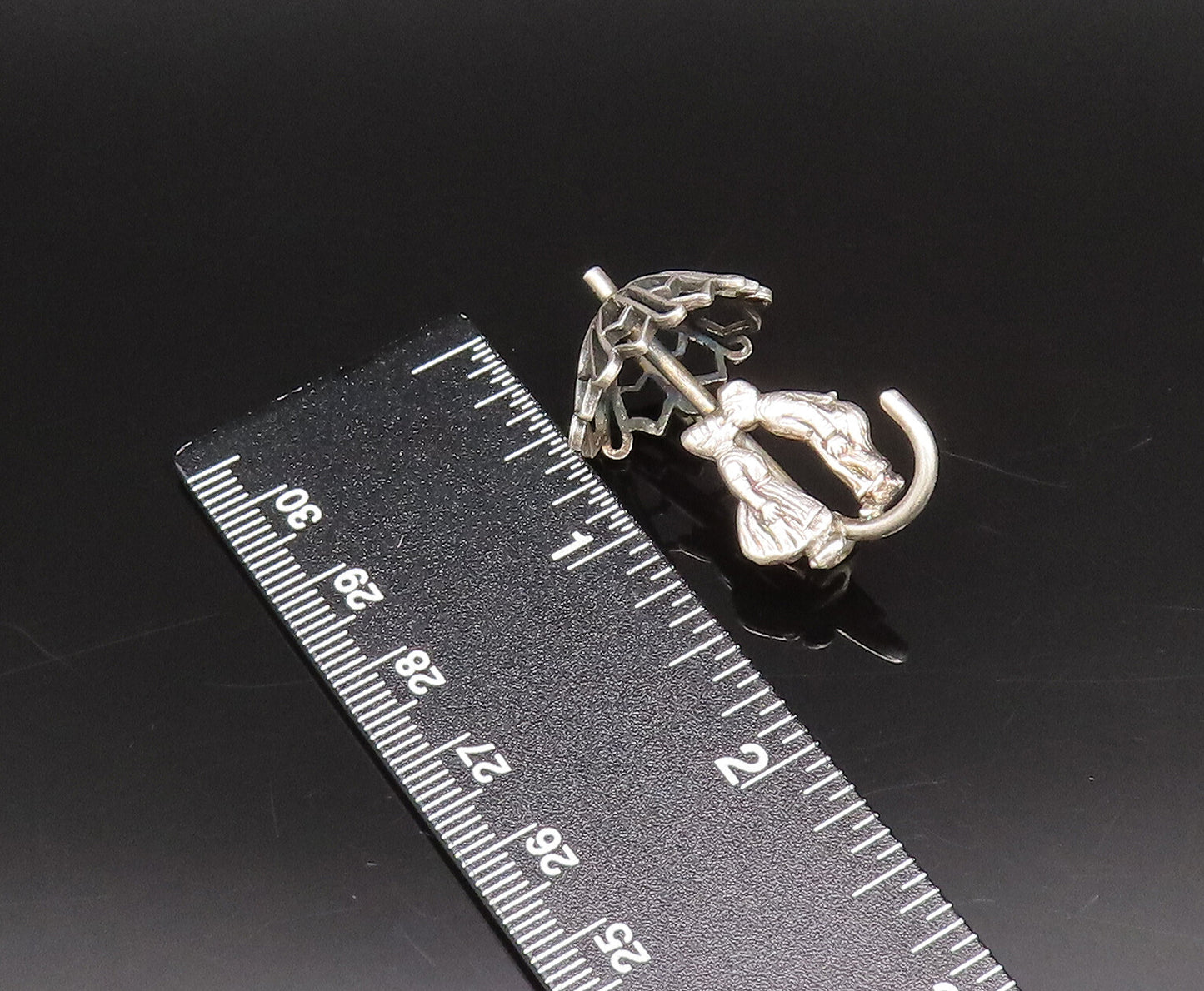 925 Sterling Silver  Vintage Couple Kissing Under Umbrella Brooch Pin  BP10049