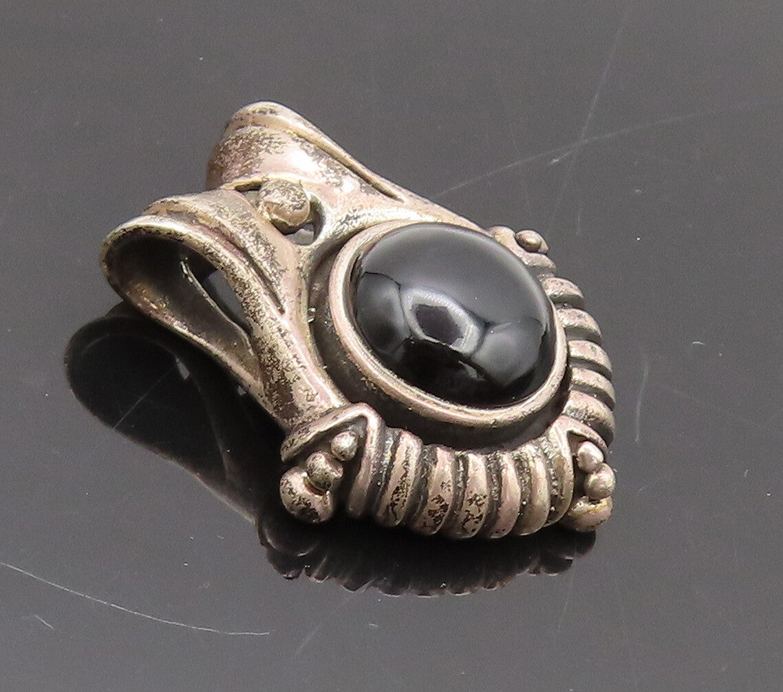 925 Sterling Silver  Vintage Round Cabochon Onyx Puffy Carved Pendant  PT22342