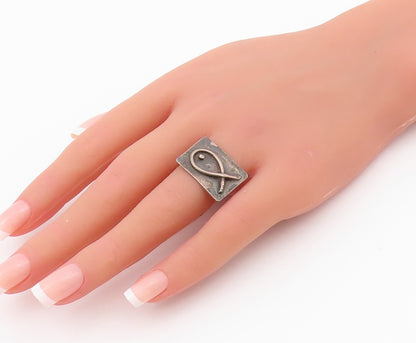 925 Sterling Silver Vintage Ring Dark Tone Minimalist Carved Fish  Sz 5  RG33084