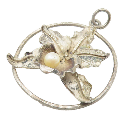925 Sterling Silver  Vintage Petite Pearl Flower Motif Round Pendant  PT8998