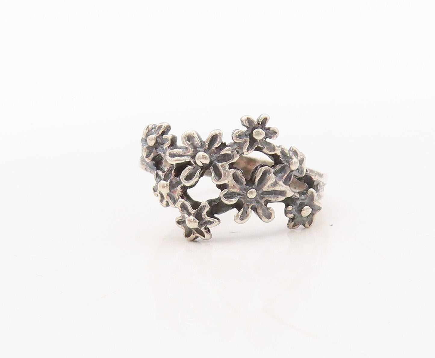 925 Sterling Silver Vintage Ring Dark Tone Flowers Cutout  Sz 7.5  RG31152