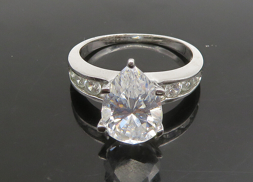 925 Sterling Silver   Vintage Shiny Cubic Zirconia Solitaire Ring Sz 7 RG23358