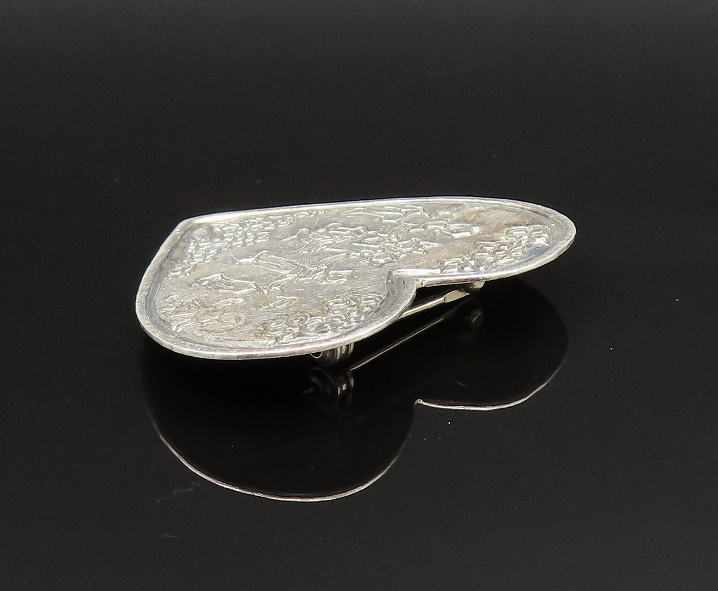 925 Silver  Vintage Engraved Kids & Flowers Flat Love Heart Brooch Pin  BP9566