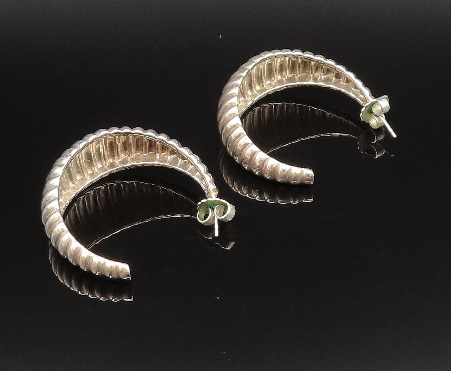 JOHN HARDY 925 Silver  Vintage Graduated Scalloped Open Hoop Earrings  EG12233