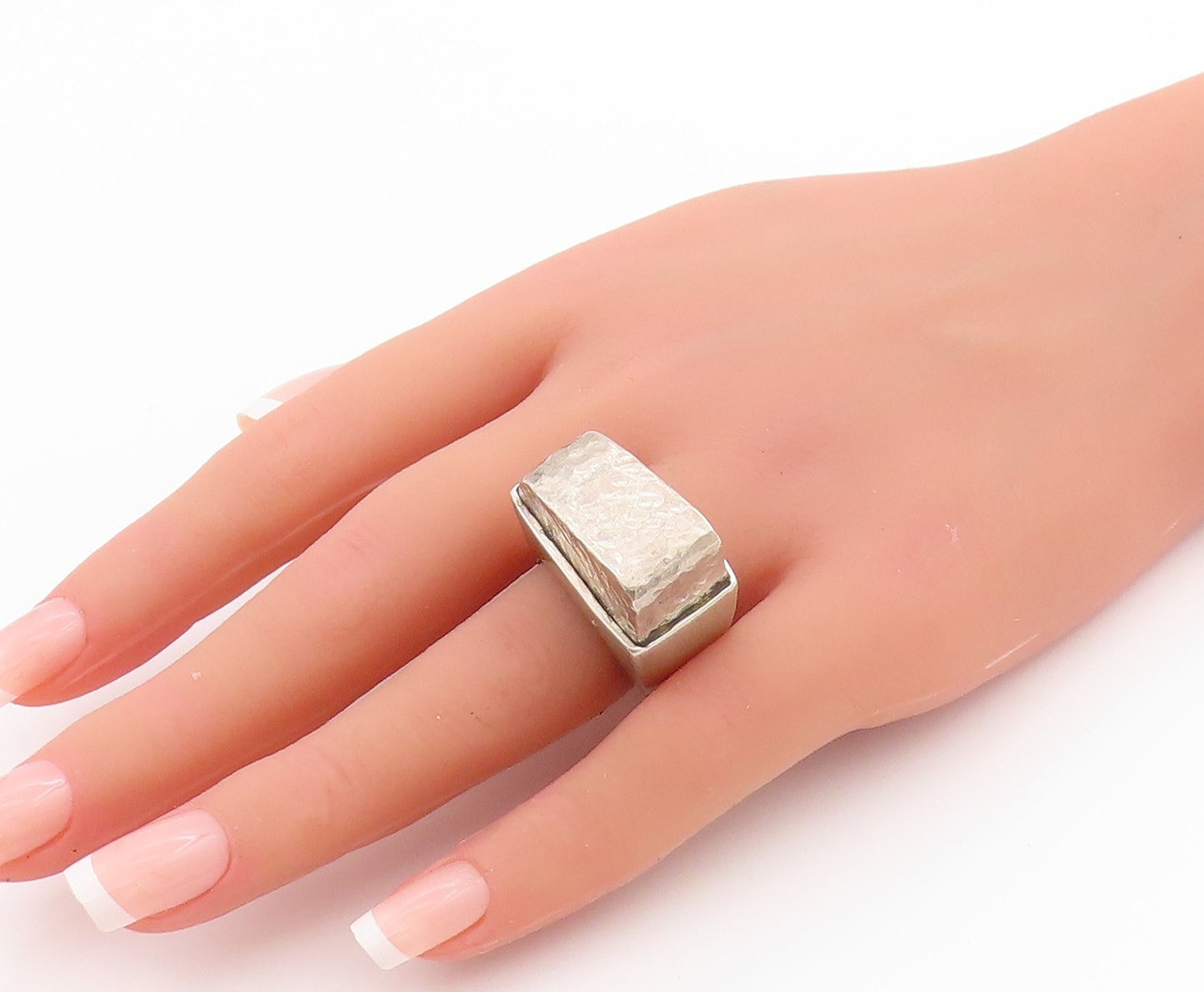 925 Sterling Silver Vintage Ring Geometric Hammered Band Heavy  Sz 8  RG33559