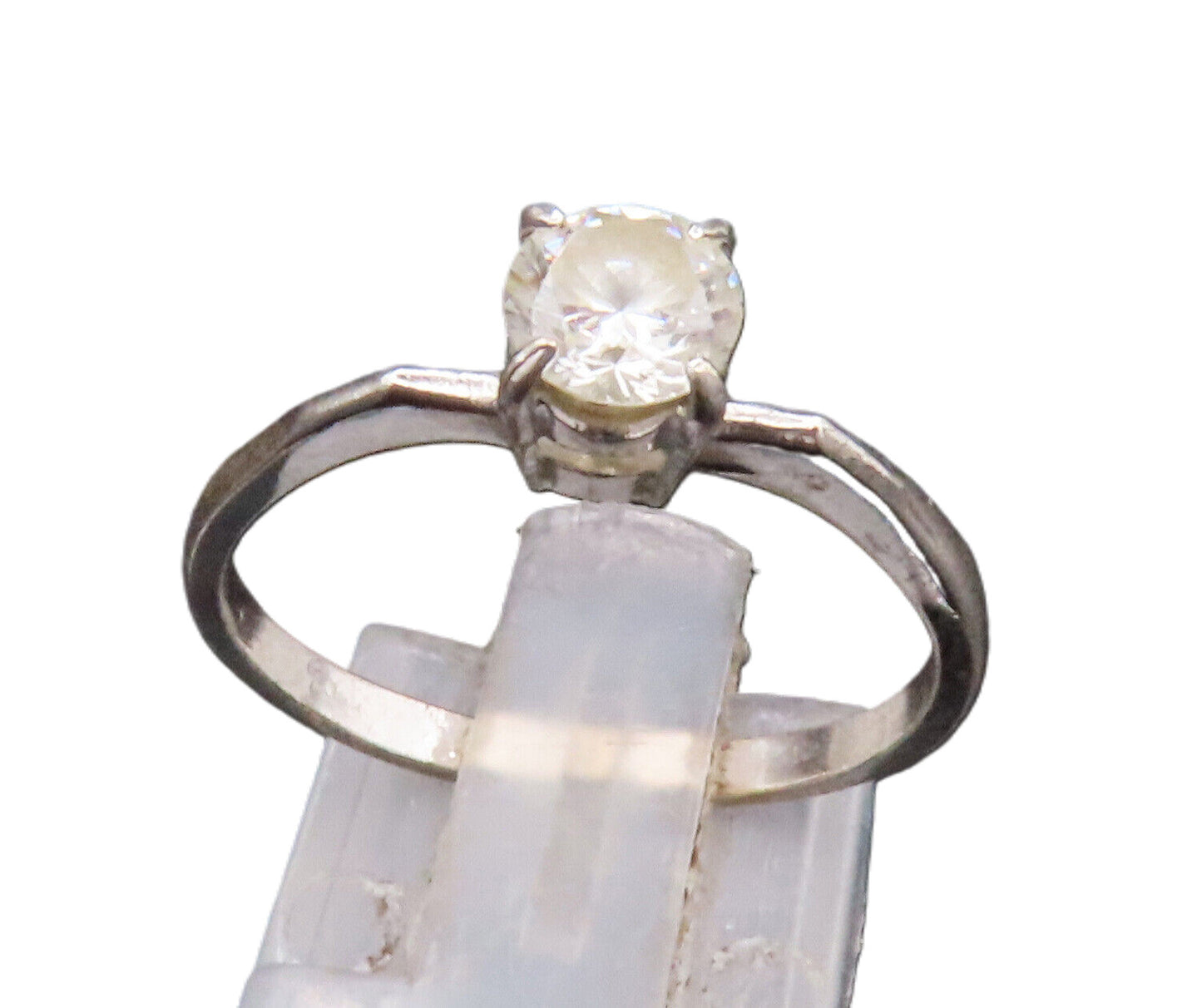 925 Sterling Silver  Vintage Solitaire Cubic Zirconia Ring Sz 8  RG25075