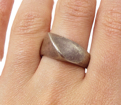 925 Sterling Silver  Vintage Dark Tone Wavy Band Ring Sz 7.5  RG3089