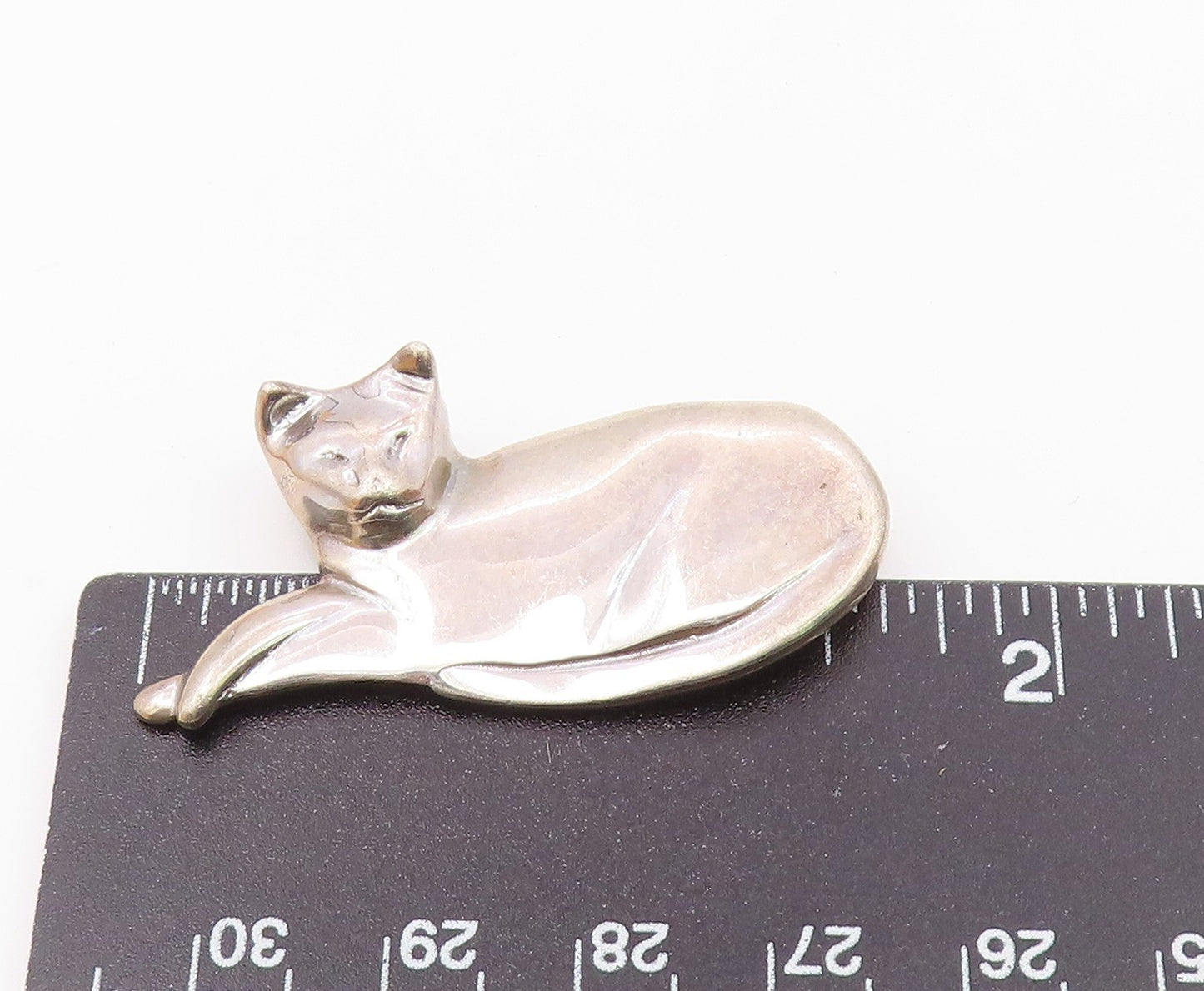 ROGER NICHOLS 925 Silver  Vintage Polished Laying Cat Brooch Pin  BP9860