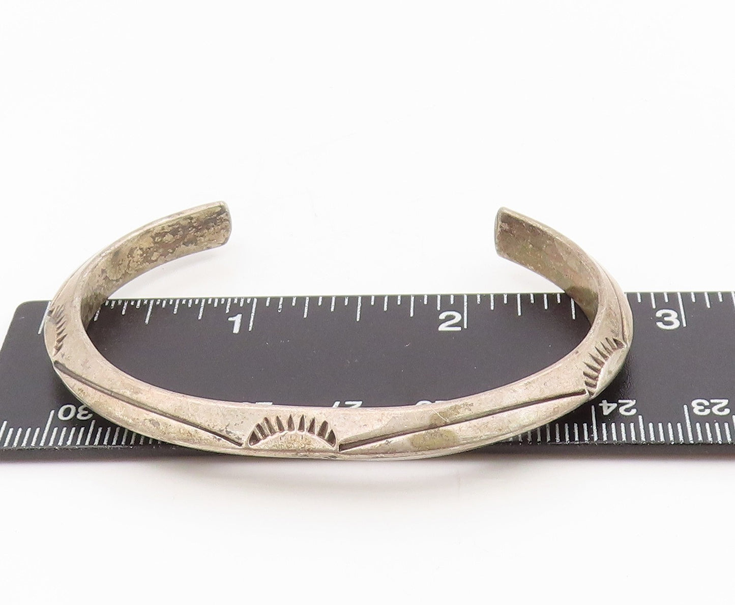 925 Sterling Silver Vintage Bracelet NAVAJO Engraved Knife Edge Cuff  BT11587