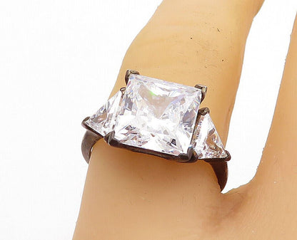 925 Sterling Silver  Vintage Cubic Zirconia Solitaire Accent Ring Sz 7  RG5196