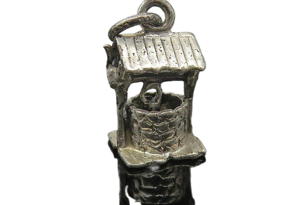 925 Sterling Silver  Vintage Shiny Petite Water Well Motif Pendant  PT8947