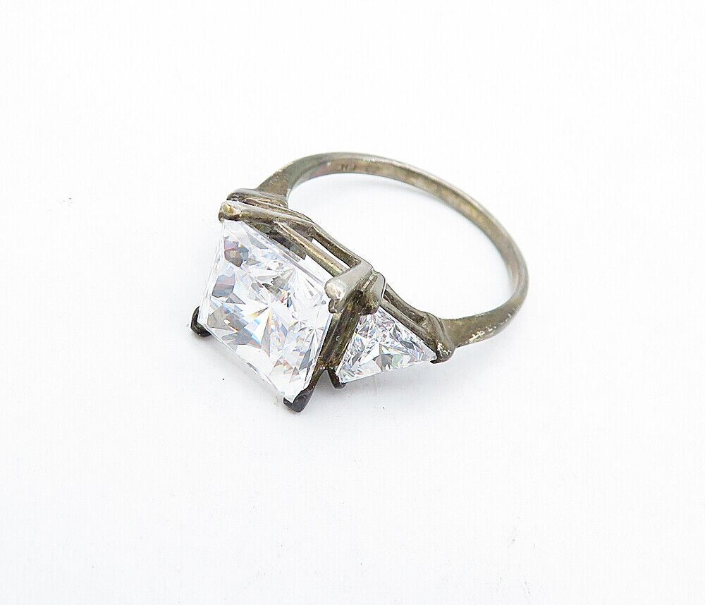 925 Sterling Silver  Vintage Cubic Zirconia Solitaire Accent Ring Sz 7  RG5196